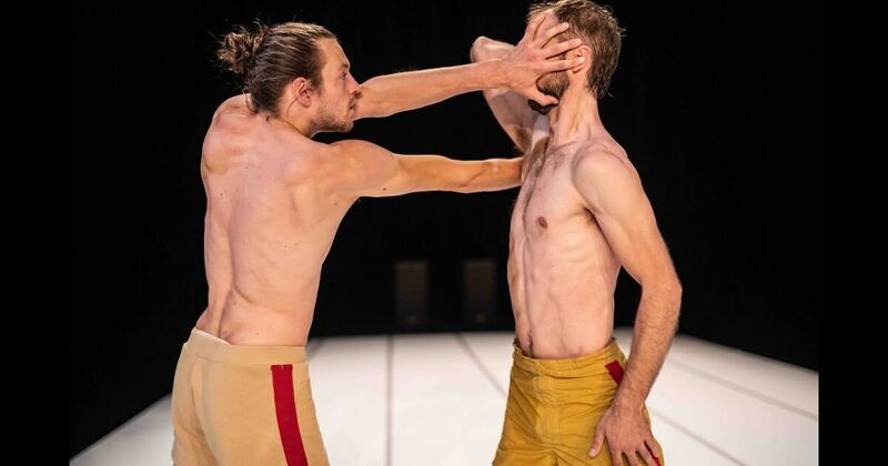 Bestand:Through the Grapevine Live.jpg